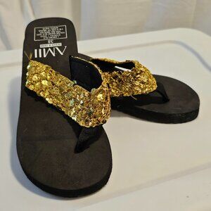NWOT Amii Flip Flops